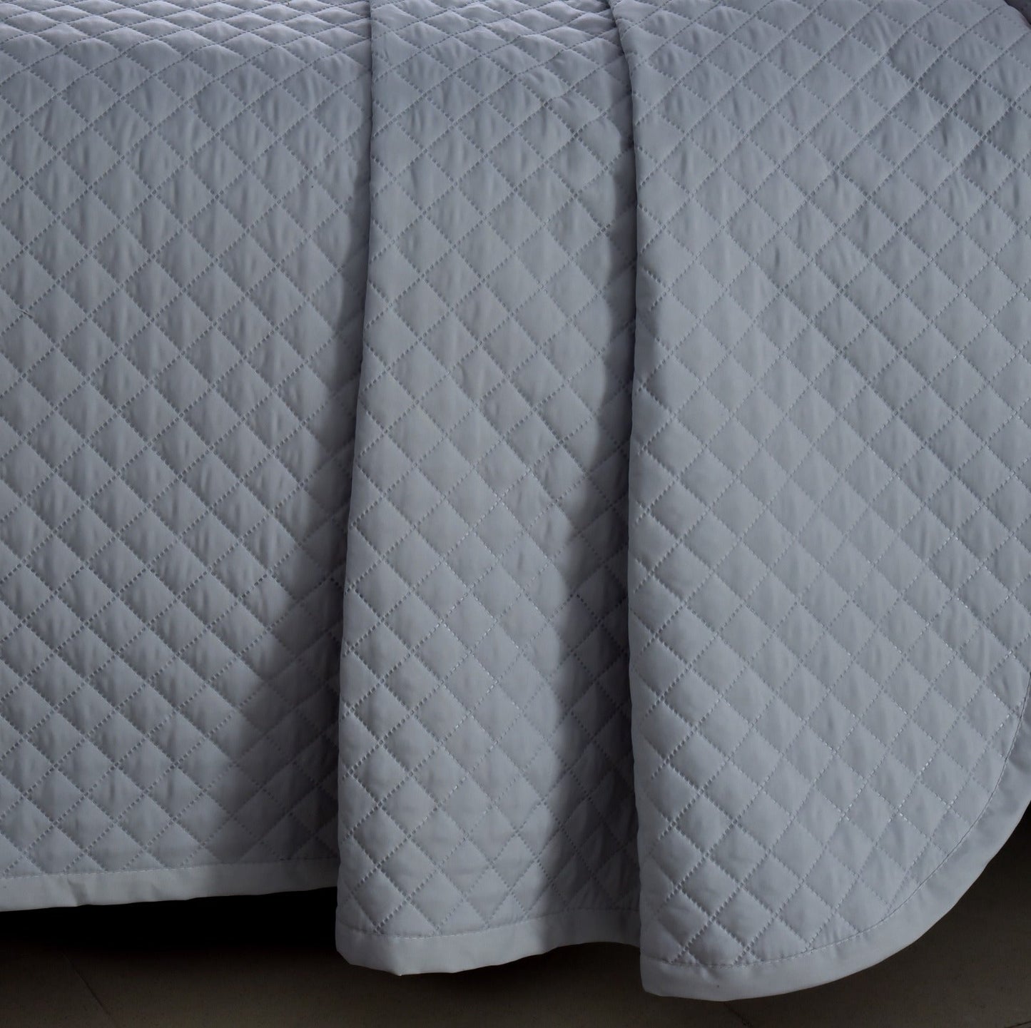 4 PCs Ultrasonic Quilted Luxury Bed Spread Set-Silver Over Maroon