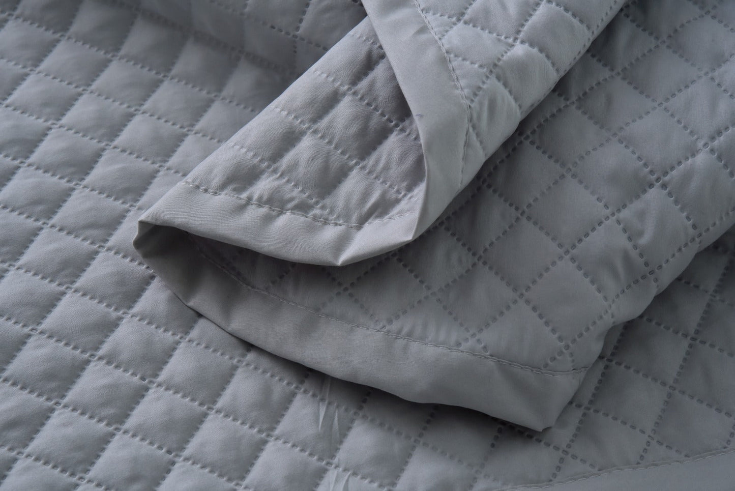 4 PCs Ultrasonic Quilted Luxury Bed Spread Set-Silver Over Maroon